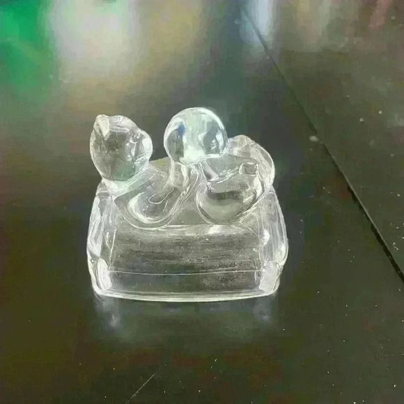 Vintage cat on back with ball avon 24% lead crystal figurine - Picture 1 of 5